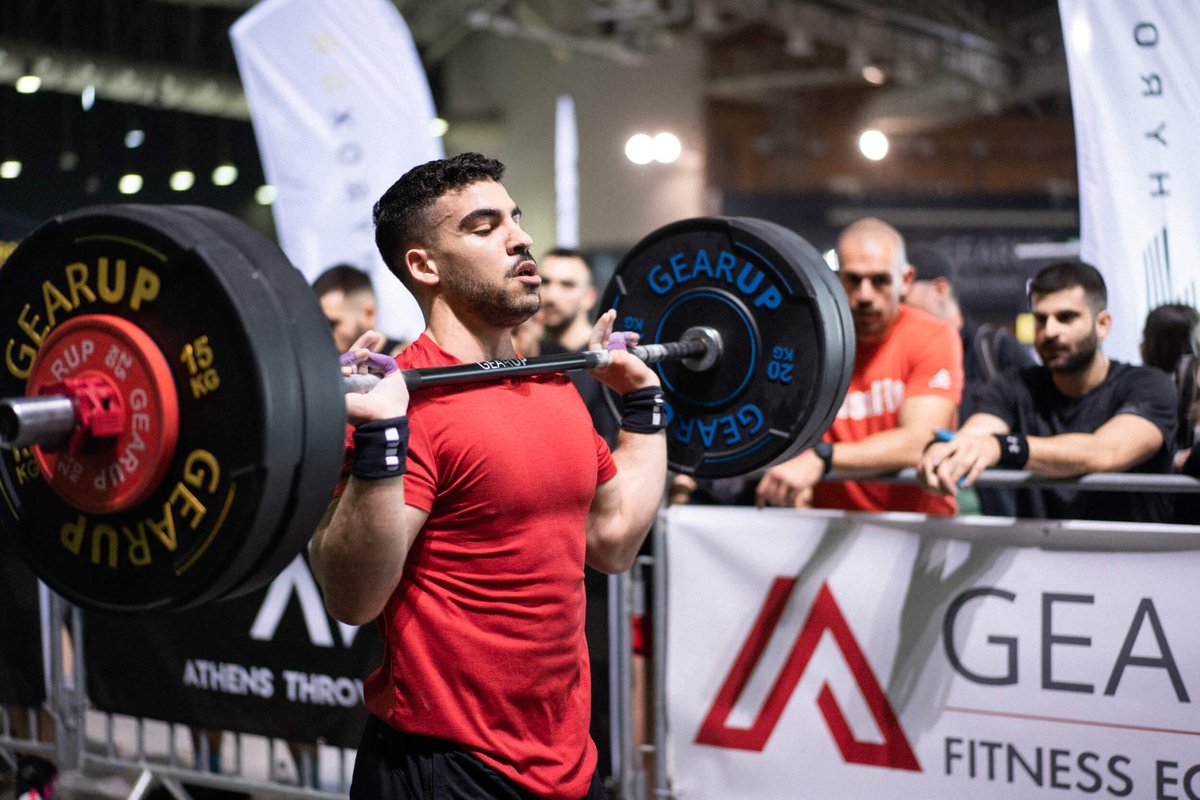 Male athlete lifting a barbell with 95 kgs